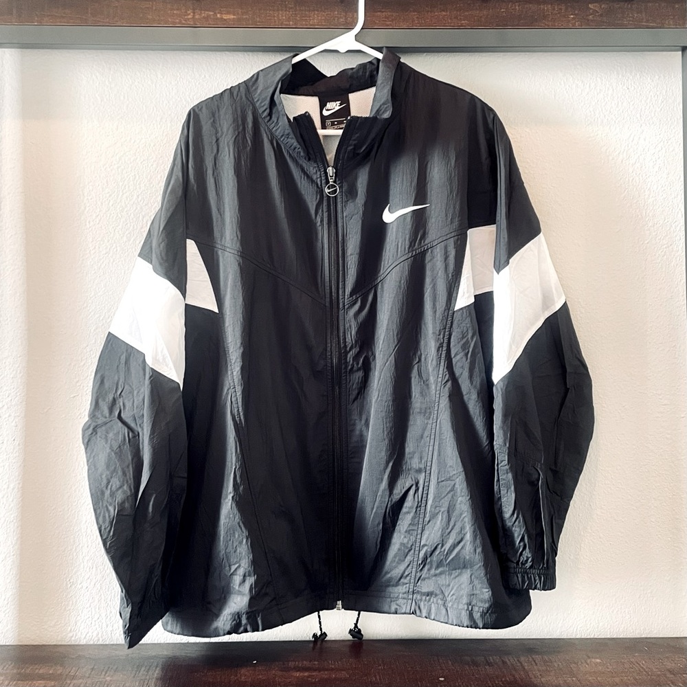 Nike Full-Zip Medium Windbreaker Jacket (Oversized)